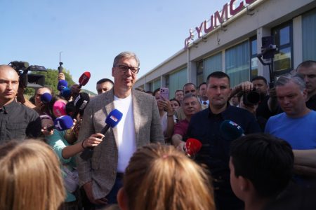 “Sada ne mora da bira hrana ili lek”: Presrećna žena zahvalila se Vučiću zbog nižih cena