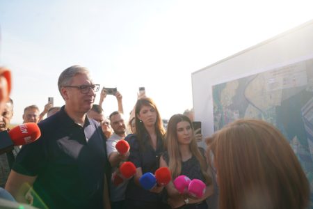 Vučić: “Koncesija se završava, za sve građane besplatan prelaz mosta između Srbije i Republike Srpske”