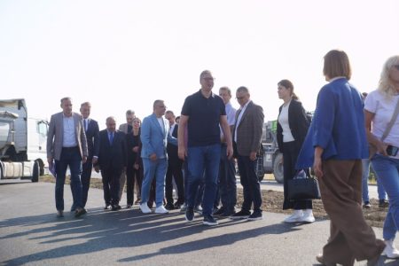 (UŽIVO) Predsednik u Sremskoj Mitrovici: Vučić obilazi Mačvanski, Kolubarski i Jablanički okrug (VIDEO)
