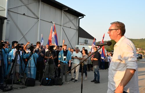 (UŽIVO) Vučić u opštini Bojnik: Predsednik obilazi domaćinstvo Ilića u Kacabaću (VIDEO)