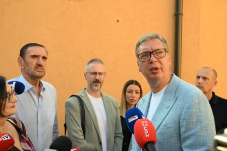 (UŽIVO) Vučić stigao u Leskovac: “Ako dobijemo podršku naroda, insistiraću na posebnom programu za jug”