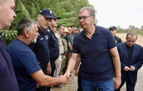 Vučić: "Odlikovaću mnoge vatrogasce, zahvaljujući njima nema žrtava"