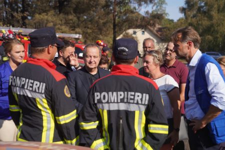 Sačuvani ljudski životi i kuće od požara: Dačić sa Bekeretom u Deliblatskoj peščari