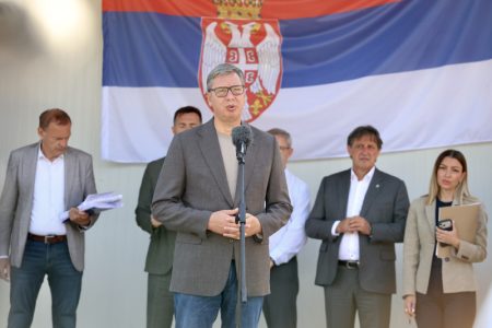 Vučić obišao preduzeće “Čolići plus” u Brusu: “Želimo da pomognemo srpskim kompanijama” (VIDEO)