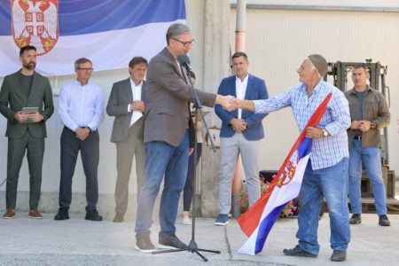 Vučić: “Otvaramo fabriku robota u Šapcu 29. avgusta”