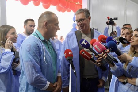 Vučić obišao preduzeće “Čolići plus” u Brusu: “Želimo da pomognemo srpskim kompanijama” (VIDEO)
