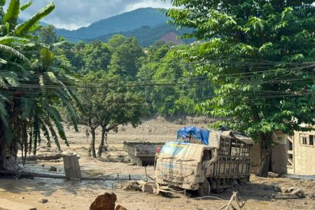 Više od 1.400 ljudi nestalo u poplavama u Nepalu: Među njima i državljanka Srbije, vlasti odbile pomoć