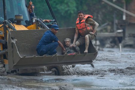 Apokalipsa kakvu svet nije video: U Nepalu ljudi živi zakopani, više od 100 poginulih i oko 600 nestalih