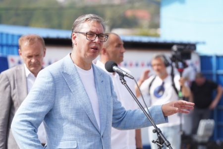 (UŽIVO) Vučić stigao u Ljuboviju: “Hvala Vam na veličanstvenom dočeku, dovodimo novu kompaniju” (VIDEO)