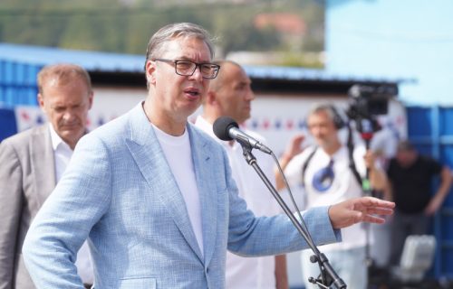 (UŽIVO) Vučić stigao u Ljuboviju: "Hvala Vam na veličanstvenom dočeku, dovodimo novu kompaniju" (VIDEO)