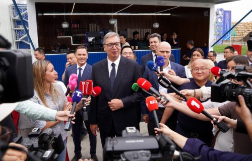 (UŽIVO) Vučić obilazi prvu fabriku humanoidnih robota u Šapcu: "Ovo je kvantni skok" (VIDEO)