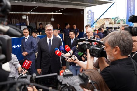 Vučić: “U ponedeljak prvi ugovori za fabriku baterija u Inđiji vredni više od 100 miliona evra”