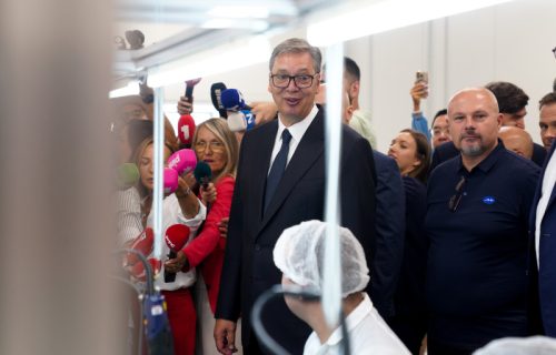 Vučić: "Za 15 dana predstavićemo prve robote koji koriste oružje"