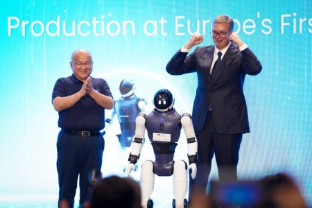 Vučić se obratio na otvaranju fabrike humanoidnih robota: “Fantastična stvar za Srbiju” (VIDEO)