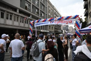 Policija o mitingu u Užicu: Okupilo se oko 15.000 građana, oko 270 opozicionara pokušalo da uđe na skup