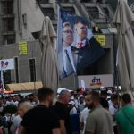 Grupa koja podržava studente u blokadi gađala učesnike mitinga SNS-a u Užicu dok su se razilazili