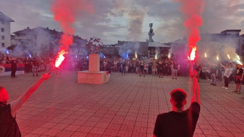 Pale: Nekoliko hiljada građana odalo počast generalu Mladiću