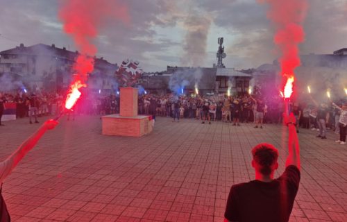 Pale: Nekoliko hiljada građana odalo počast generalu Mladiću