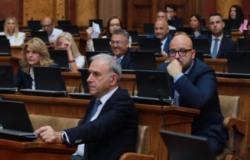 Ponoš kažnjen sa 10 odsto od plate, pojedine građane nazvao "stadom"
