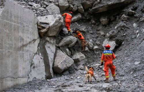 Nada nakon katastrofe: Devet dana posle velikih poplava dva zarobljena radnika spasena u Nepalu (VIDEO)