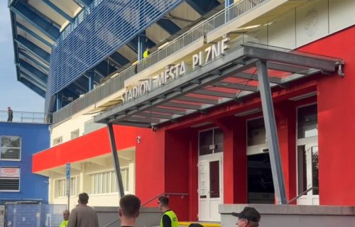 Objektiv u Plzenju: Atmosfera ispred stadiona Viktorije sat vremena pre početka meča sa Zvezdom (VIDEO)