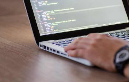Saslušan osumnjičeni za hakovanje podataka FSS i RFZO, tužilac traži pritvor