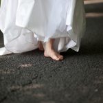 Sevale šipke i makaze: Sukob tokom probe venčanice u Nantu, intervenisala policija, tri žene privedene