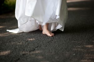 Sevale šipke i makaze: Sukob tokom probe venčanice u Nantu, intervenisala policija, tri žene privedene