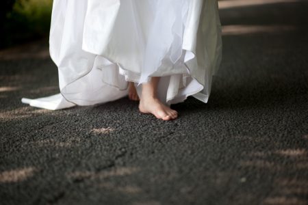 Sevale šipke i makaze: Sukob tokom probe venčanice u Nantu, intervenisala policija, tri žene privedene