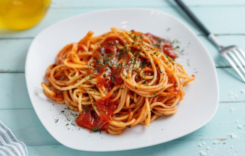 Indonežanska pasta sa patlidžanom i paradajzom (RECEPT+VIDEO)