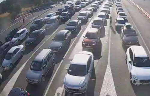 Gužva na dva granična prelaza: Vozila se jutros zadržavaju oko tri sata na izlazu iz zemlje