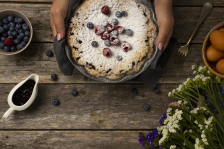 Kolač od grčkog jogurta i borovnica: Jednostavan, zdrav i osvežavajuće hladan (RECEPT+VIDEO)