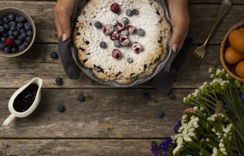 Kolač od grčkog jogurta i borovnica: Jednostavan, zdrav i osvežavajuće hladan (RECEPT+VIDEO)