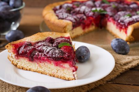 Kolač sa šljivama: Jednostavan, brz i ukusan (RECEPT+VIDEO)
