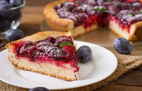 Kolač sa šljivama: Jednostavan, brz i ukusan (RECEPT+VIDEO)