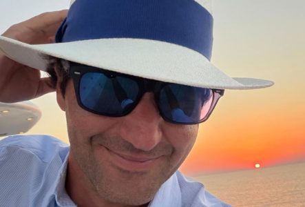 Šta mu se dogodilo?! Izgleda duplo mlađe, svi gledaju u fotke Rodžera Federera sa Jadrana (FOTO)