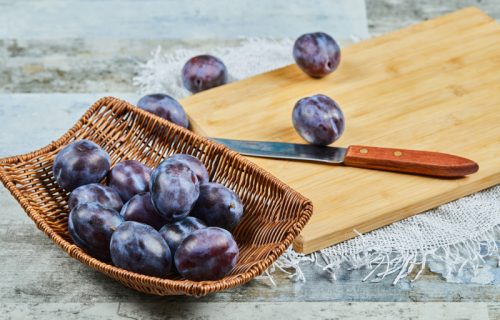Zapečene šljive, punjene plavim sirom sa balsamikom (RECEPT+VIDEO)