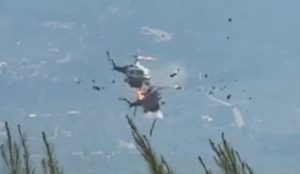 Horor snimak iz Grčke: Sudarila se dva vatrogasna helikoptera, traga se za preživelima
