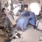 Zemljotres usred operacije: Pogledajte šta japanski hirurzi rade dok instrumenti lete po sali (VIDEO)
