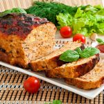 Faširani mesni rolat sa karamelizovanim lukom (RECEPT+VIDEO)