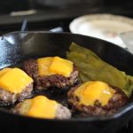 Sjajan trik za vegansku čizburger tortilju: Tako ukusan, kao da je pravi (RECEPT+VIDEO)
