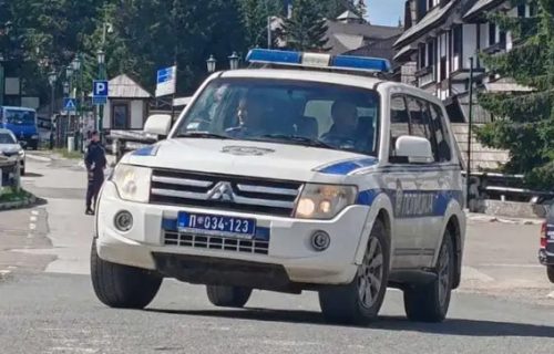 Interventna doživela šok kod Surčina: Flomasterom nacrtao tablicu na skupom "audiju" i vozio po autoputu