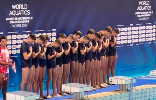 Skadal neviđenih razmera: Crnogorski vaterpolisti pognutih glava tokom himne u Zagrebu (VIDEO)