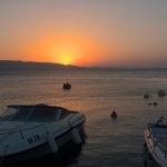 "Besplatna ležaljka": Bizarna scena u Hrvatskoj, na plažu doplovio mrtvački kovčeg (FOTO)