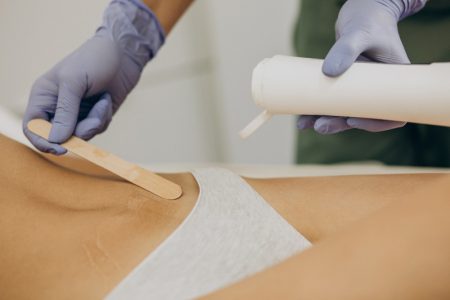 Glasno i iritirajuće:  Influenserka otkrila neočekivanu “manu” brazilskog voska