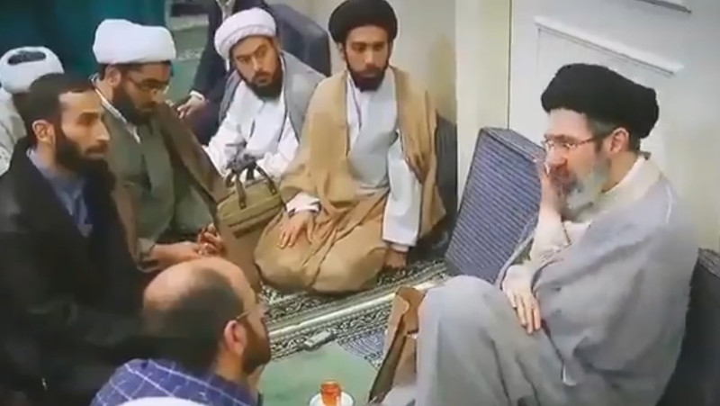 Iran objavio prvi snimak Modžtabe Hamneija od dolaska na vlast (VIDEO)