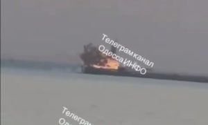 Rusija nastavlja udare na teretne brodove u Crnom moru: Na meti sve što ide prema Odesi (VIDEO)