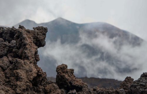 Etna ne miruje, haos na Siciliji se nastavlja: Aerodrom zatvoren i danas, hiljade putnika zaglavljeno