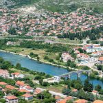 Pronađena eksplozivna naprava u saksiji sa cvećem? Policija hitno intervenisala na mostu u Brčkom