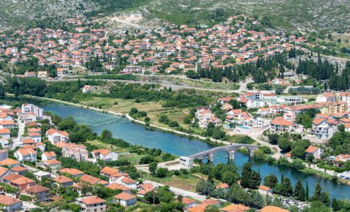 Pronađena eksplozivna naprava u saksiji sa cvećem? Policija hitno intervenisala na mostu u Brčkom